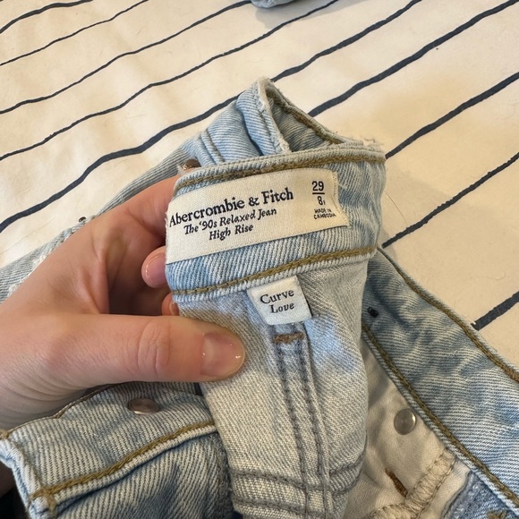 Abercrombie 90s Relaxed High Rise Jeans - Picture 3 of 4